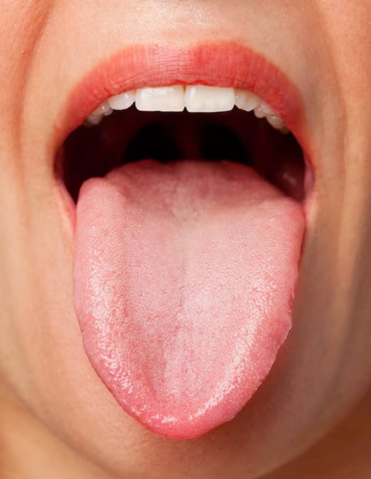 Un ser humano produce entre 0.5 y 1.5 litros de saliva al día, lo que equivale a una producción de 0.3 a 0.4 mililitros por minuto