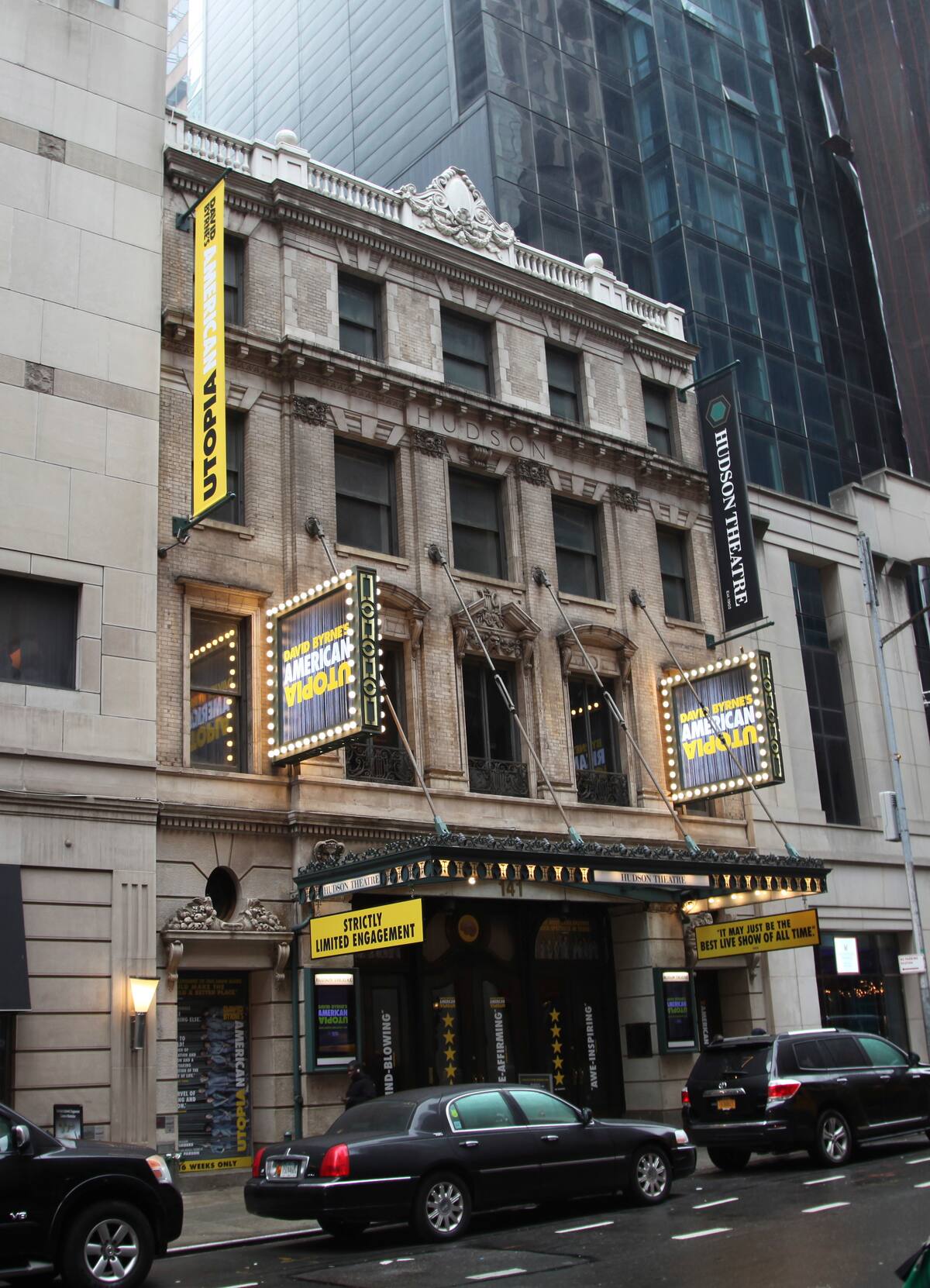 Frente del Teatro Hudson de Broadway fotografiado el 29 de octubre del 2019. El teatro más viejo de Broadway ofrece ahora visitas guiadas encabezadas por actores. (AP Photo/Mark Kennedy)