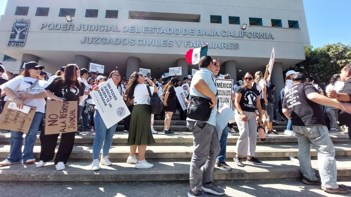 La protesta se realizó en los juzgados civiles y familiares del Estado en la colonia anexa 20 de noviembre. Foto: Sergio Ortiz