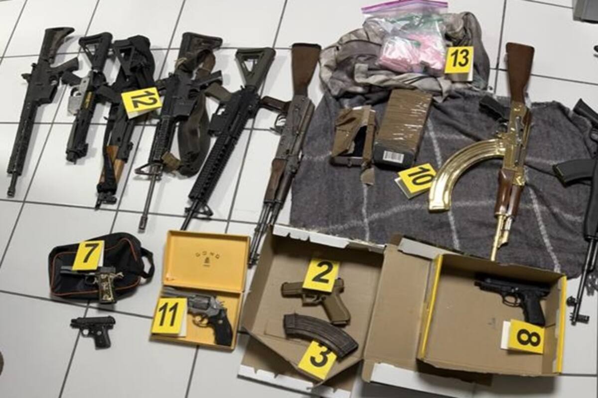 Decomisan cuantioso arsenal, drogas y vehículo blindado durante cateo en el municipio de Altar