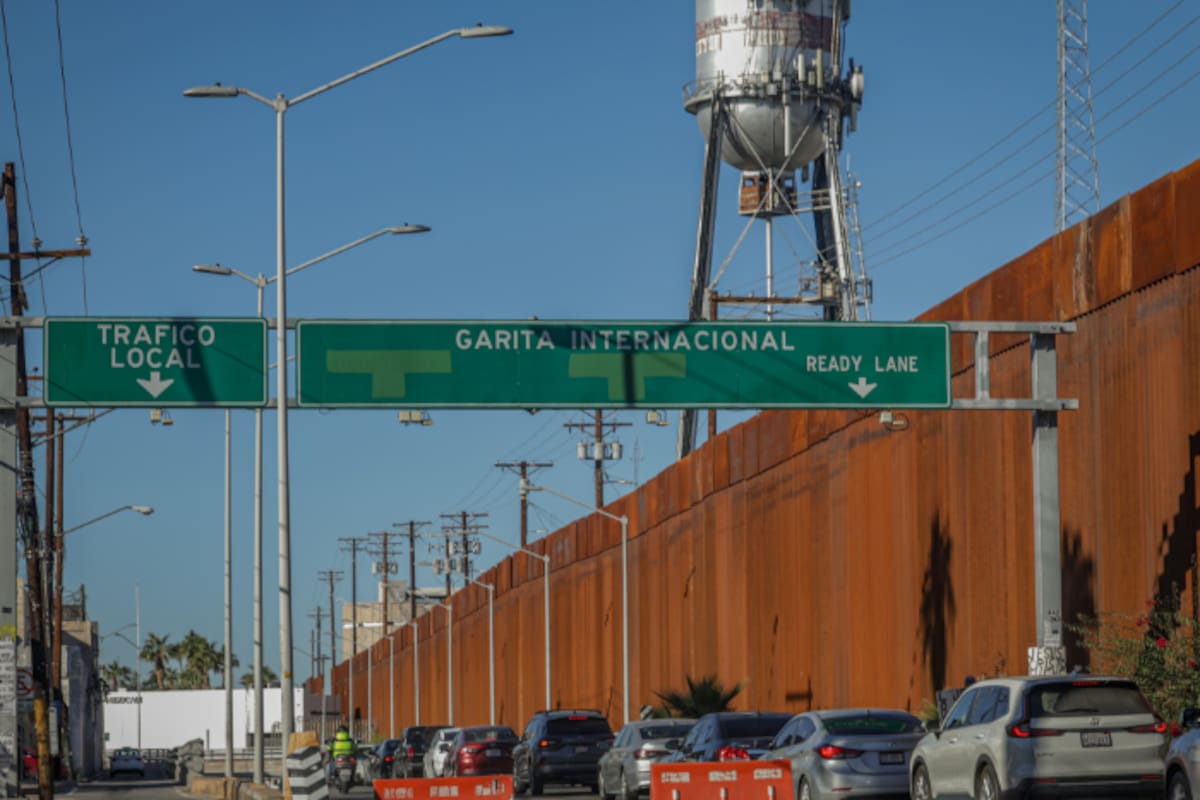 Flujo moderado en los cruces fronterizos de Mexicali