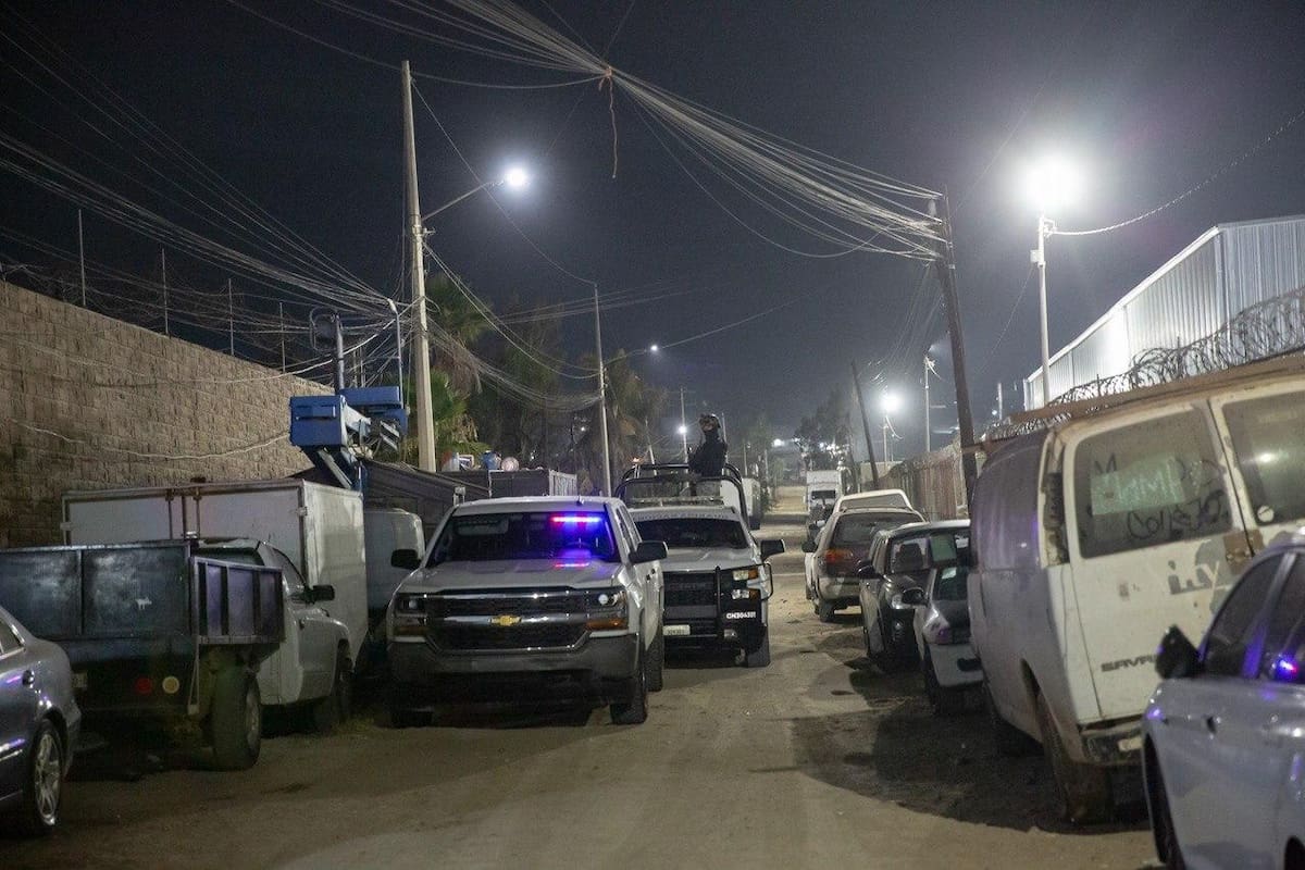 Dos jóvenes fueron asesinados a balazos durante la madrugada de este domingo en la colonia Maclovio Rojas. La Fiscalía investiga una riña como posible origen de la agresión. Foto: Border Zoom