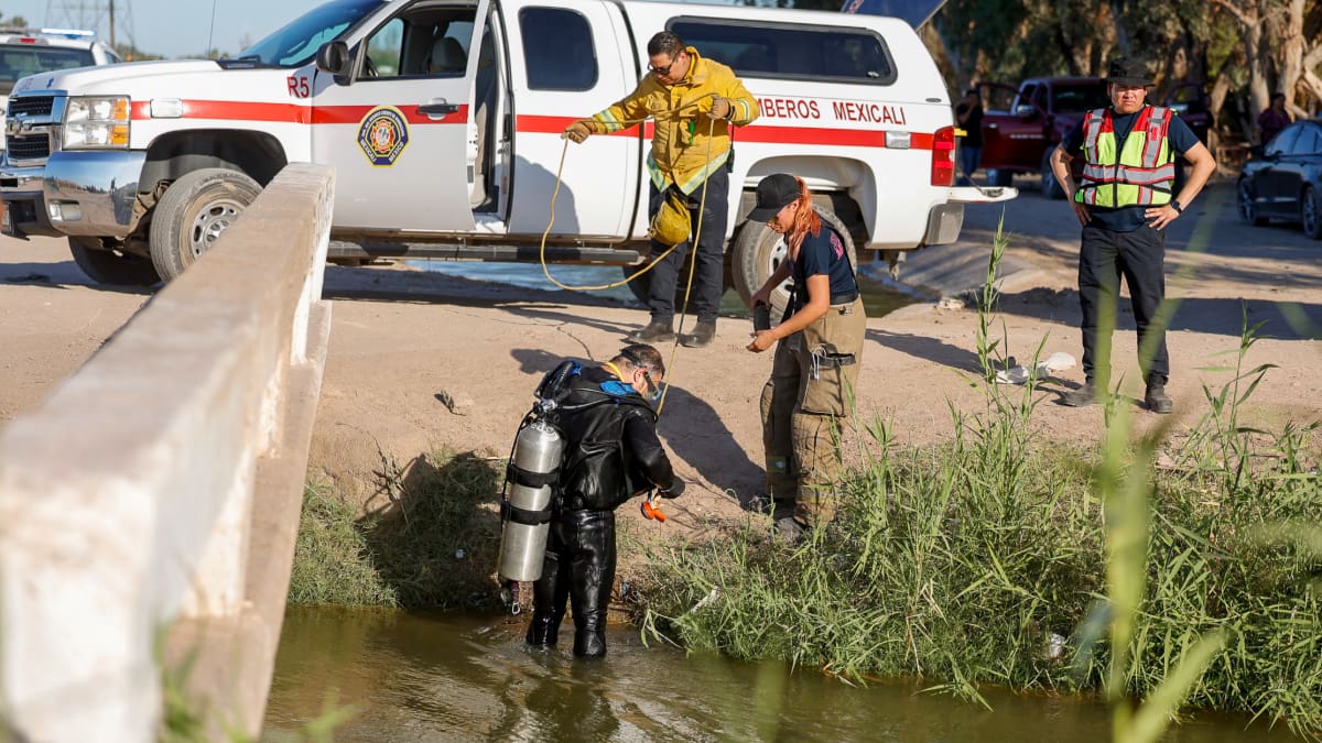 “Te estoy buscando, te quiero encontrar”: así trabajan los buzos de Bomberos en los canales de Mexicali