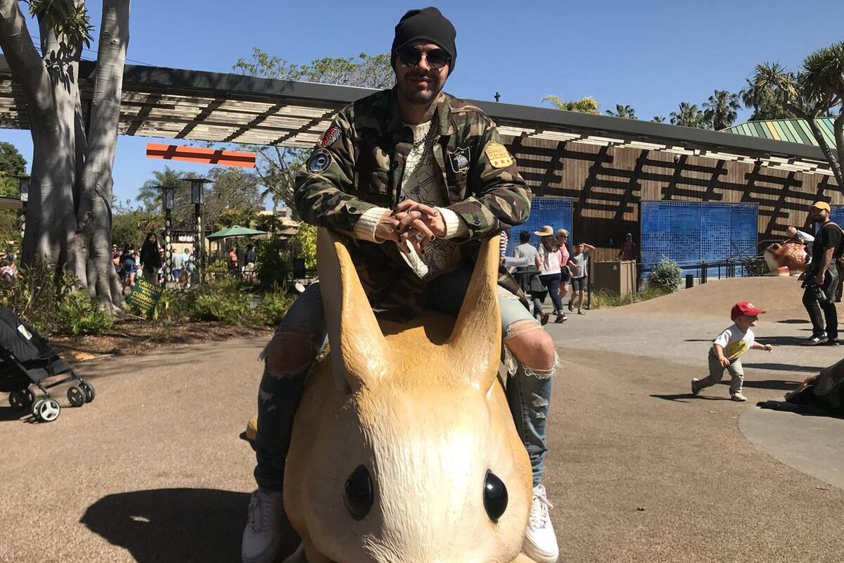 Jesse Huerta recorre el San Diego Zoo con su familia