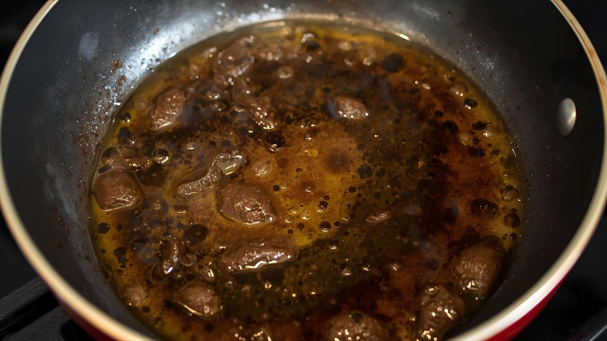 ¿Aceite quemado en tu sartén La solución está en tu despensa vinagre blanco | Foto: Especial (canva)