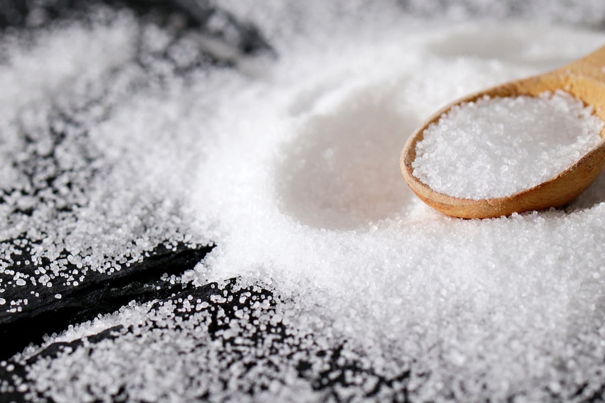 Sal y bicarbonato: usos prácticos en el hogar y el cuidado personal