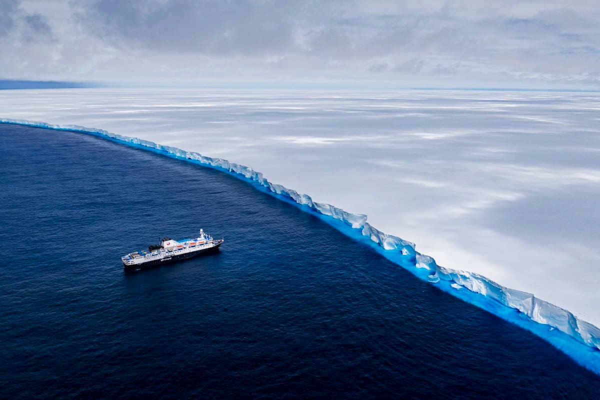 El iceberg más grande del mundo se desintegra tras casi 40 años de viaje