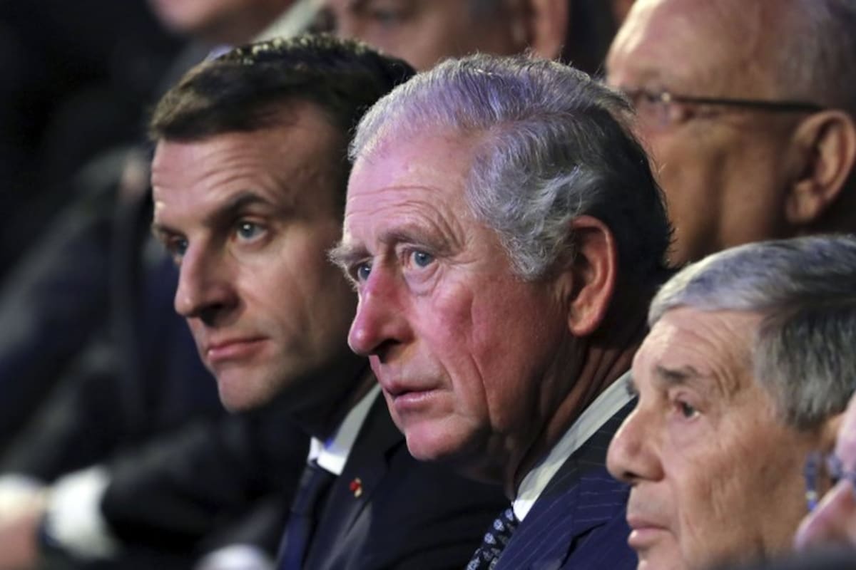 Impactante momento cuando hombre se desmaya frente al príncipe Carlos