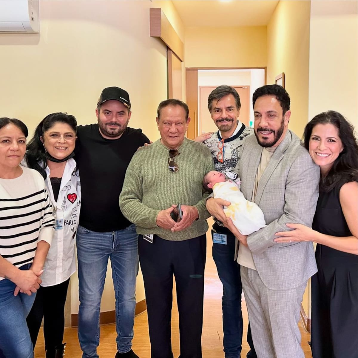 Después de años se dio el esperado reencuentro entre Eugenio Derbez y Victoria Ruffo.