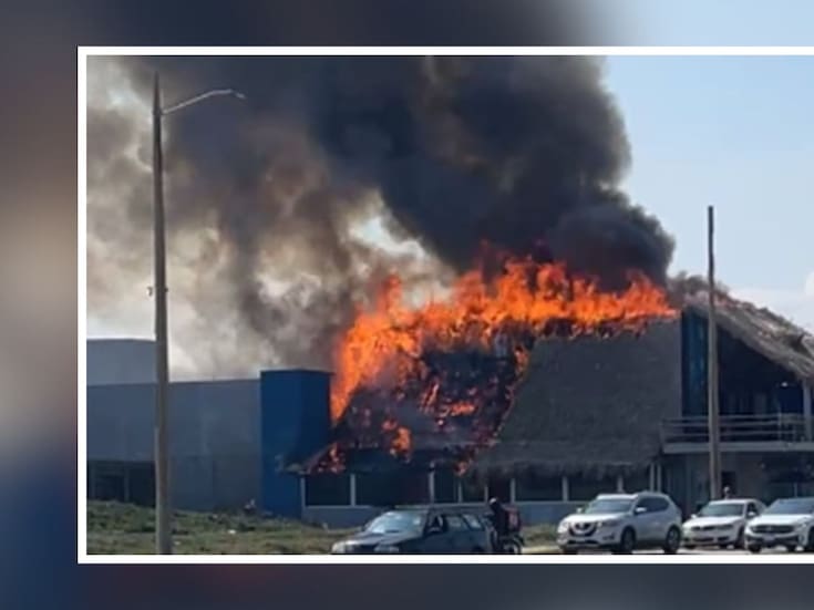 Dos sujetos incendian restaurante “El Calamar” en el malecón de Coatzacoalcos; dejan narcomensaje y huyen