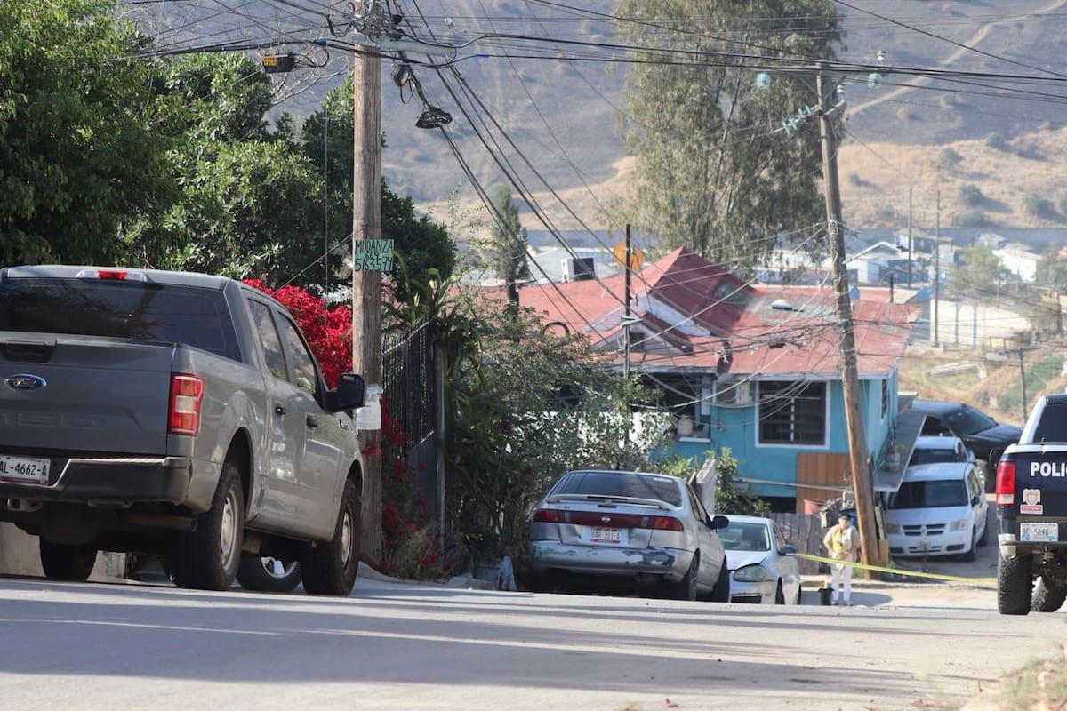 Hallan cuerpo con signos de violencia cerca de expendio de cerveza en la colonia Tres de Octubre