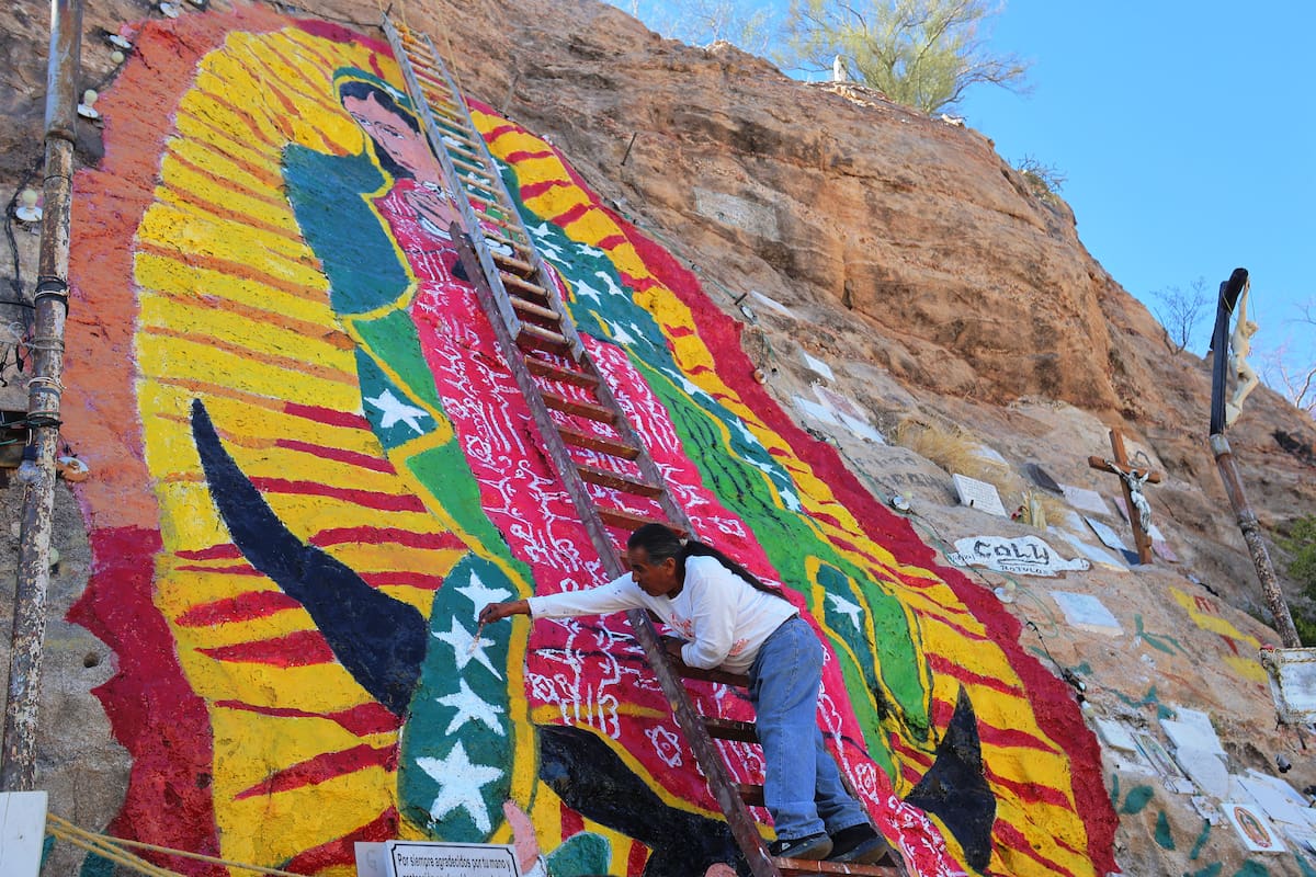 Retocan la imagen de la Virgen en el cerrito de Hermosillo para celebrar a la Morenita