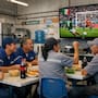 ¿Te dejarán ver el Mundial en el trabajo? Maquiladoras prevén permisos para facilitar a trabajadores ver los partidos