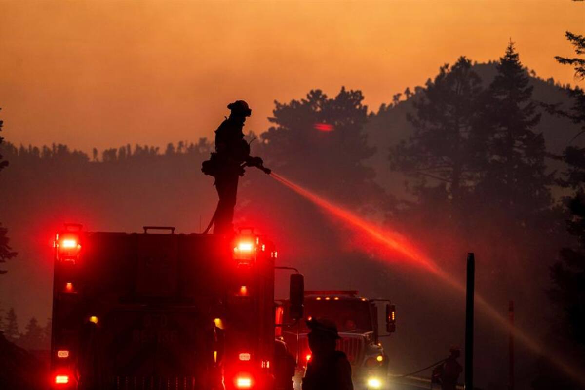 México manda bomberos a California para ayudar a combatir uno de sus peores incendios