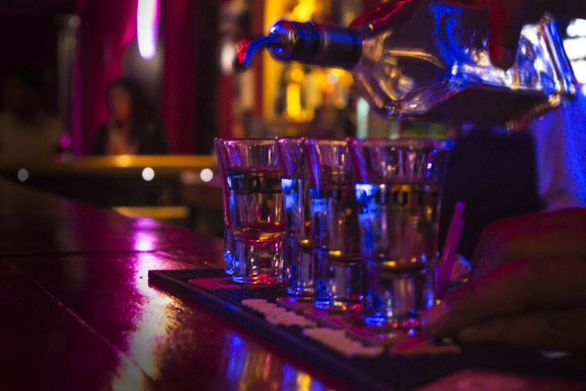 Investiga Salud Guerrero muerte de 8 personas tras ingerir tequila