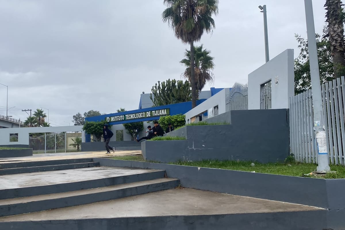 Atienden a estudiante por paro cardiorrespiratorio en alberca del ITT