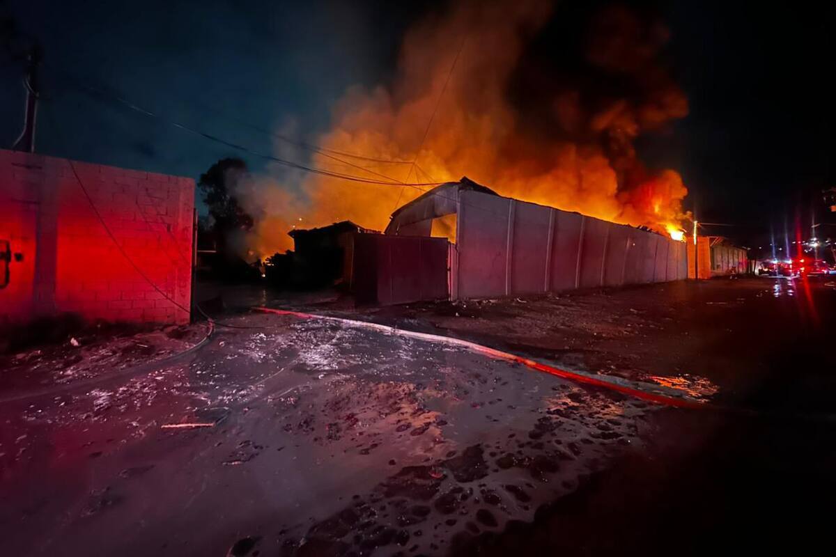 Incendio consume fábrica de hilos y alfombras en colonia La Gloria