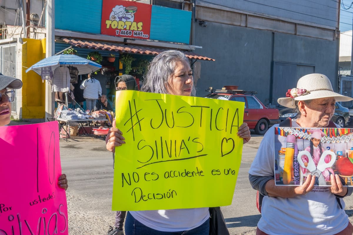 La presunta responsable de la muerte de la niña Silvia Aurora y su abuela, Carla “N”, permanecerá en prisión preventiva, confirmó la madre y nuera de las víctimas tras una nueva audiencia del proceso. Foto: Border Zoom