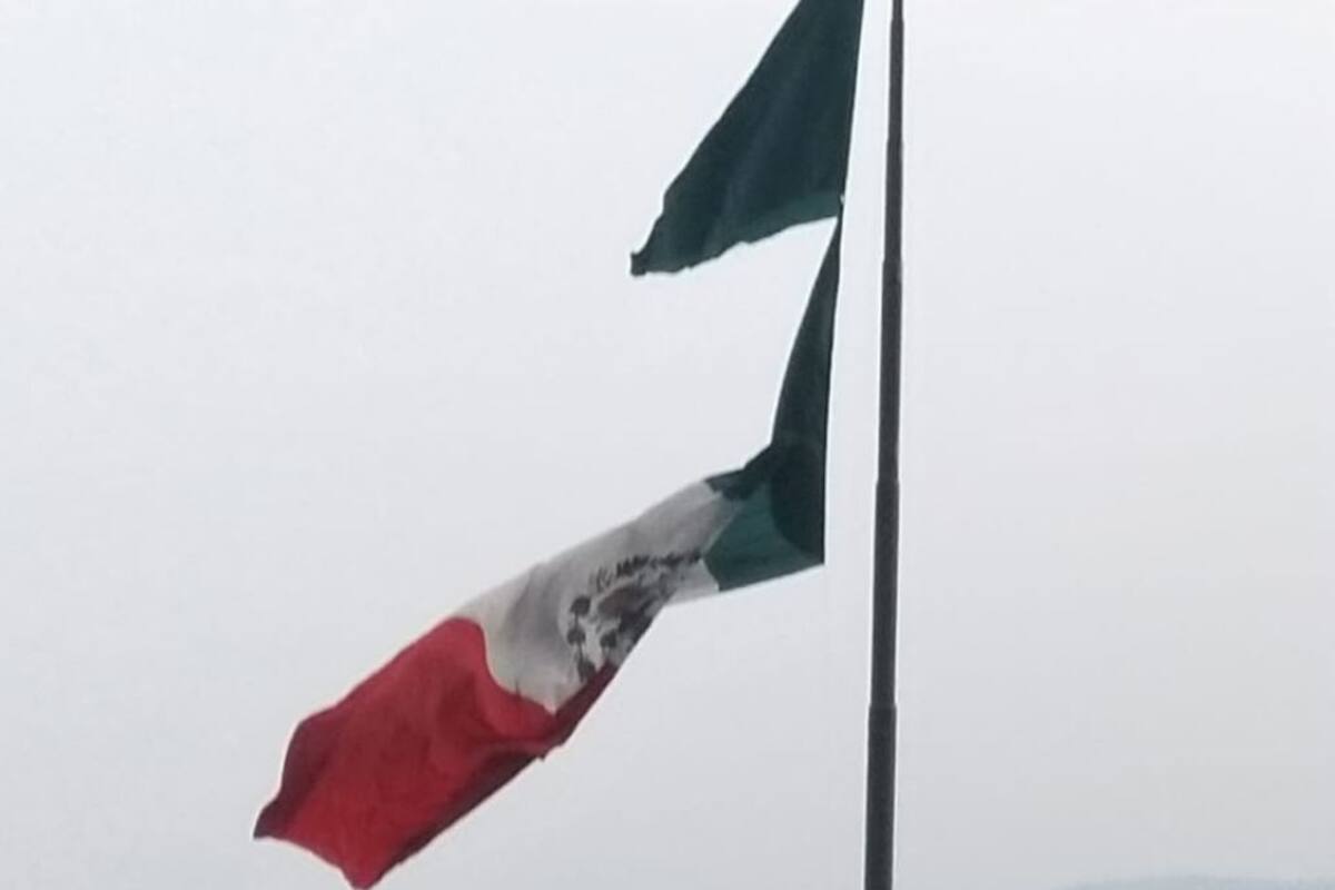 VIDEO: Viento desgarra bandera en San Jerónimo, CDMX
