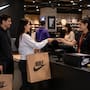 Consumidores demandan a Nike por no regresarles los aranceles anulados por la Suprema Corte; acusan que la empresa cobró hasta 10 dólares extra por productos