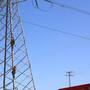 Hombre muere tras suspenderse en torre de alta tensión de la CFE en Tijuana