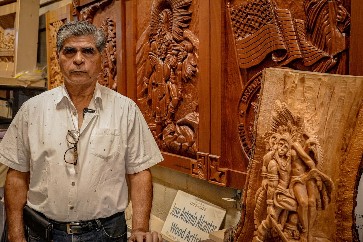 Más de medio siglo tallando historias en madera