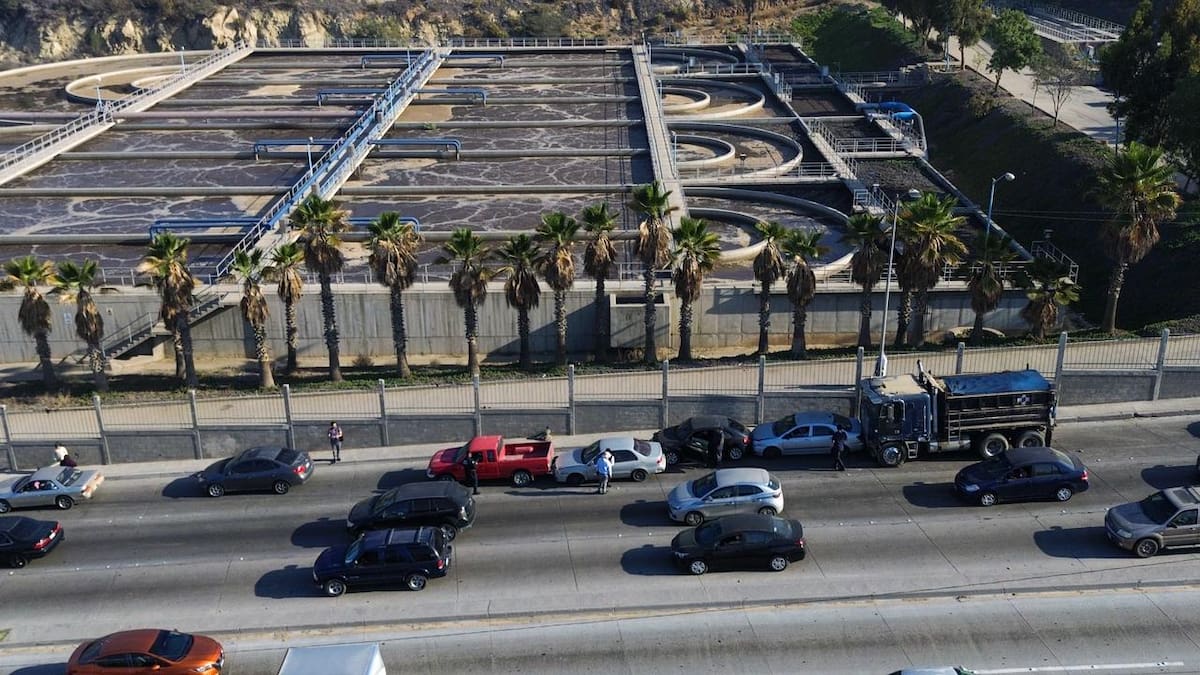 Seis vehículos resultaron afectados; no hubo heridos, pero el chofer fue detenido. Foto: Border Zoom
