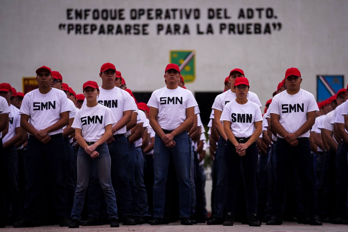 Entregan cartillas militares