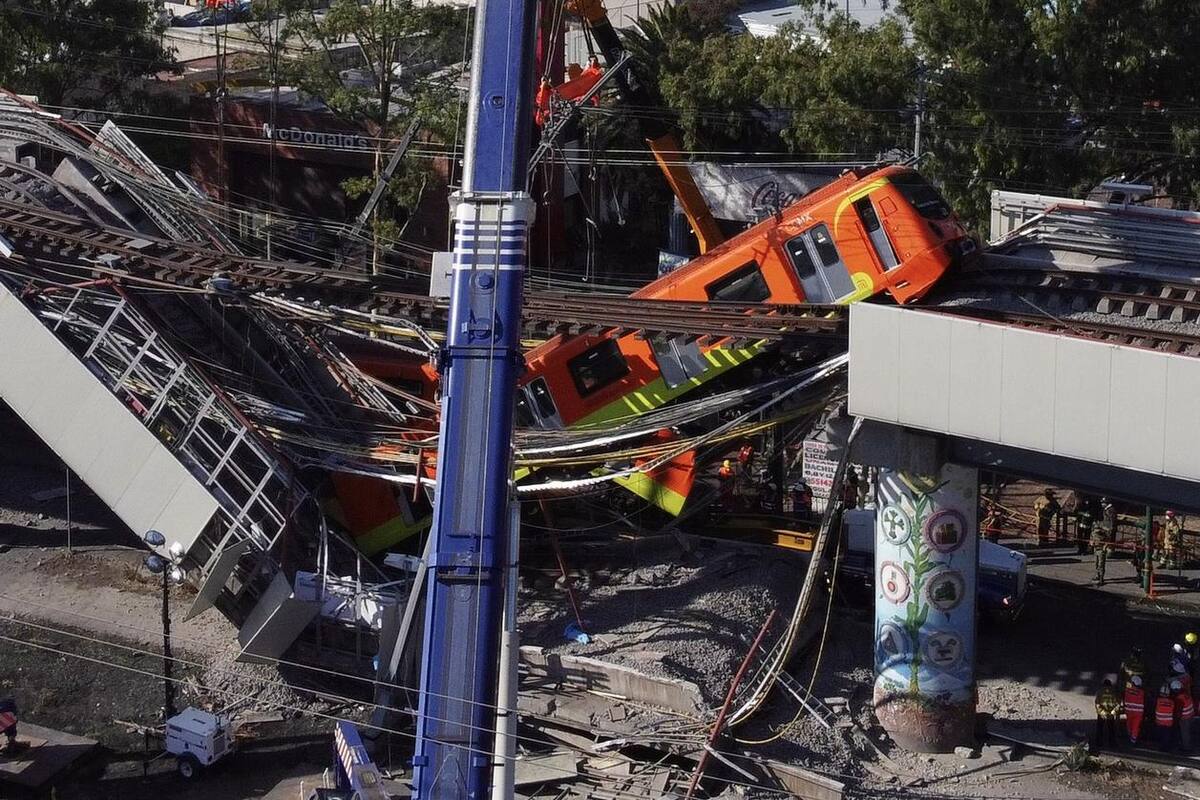 Chocan versiones de autoridades y usuarios del metro