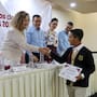 Reconocen a los 17 mejores alumnos de primaria en Baja California; recibirán beca mensual hasta concluir la secundaria