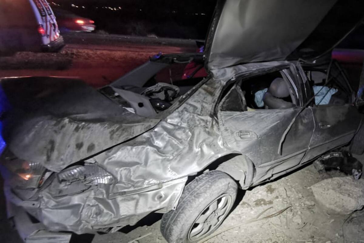 Mueren tres en volcadura tras persecución