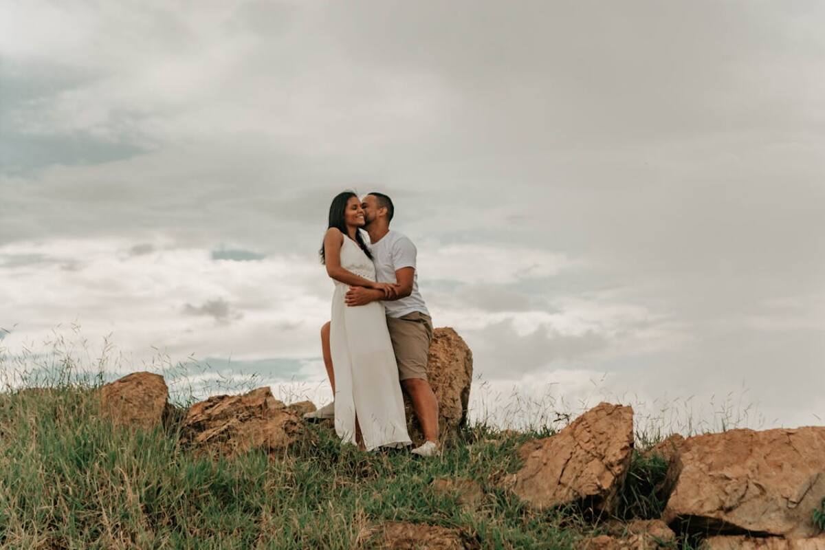 El lenguaje corporal y los gestos pueden ser más convincentes que las palabras para expresar el amor verdadero | Foto: pexels