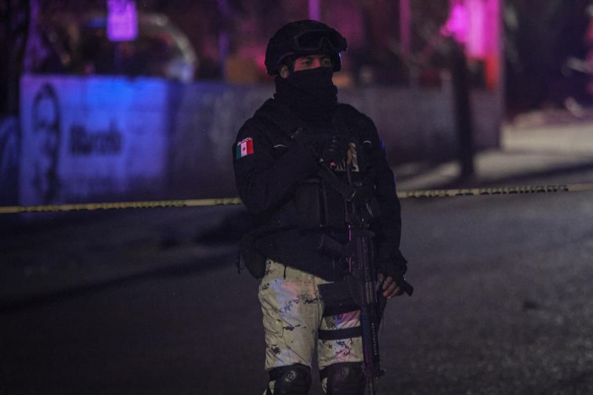 Un joven fue atacado a balazos al descender de un vehículo; murió en el lugar. Foto: Border Zoom