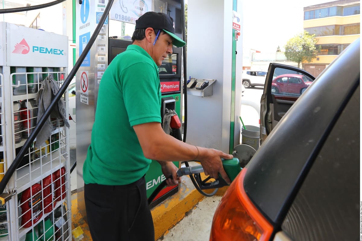 Gasolineros ganan menos de 2 pesos por litro: así se compone el precio del combustible