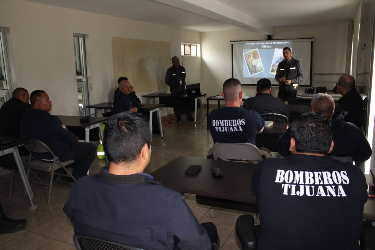 Capacitan a bomberos de Tijuana como primeros respondientes profesionales