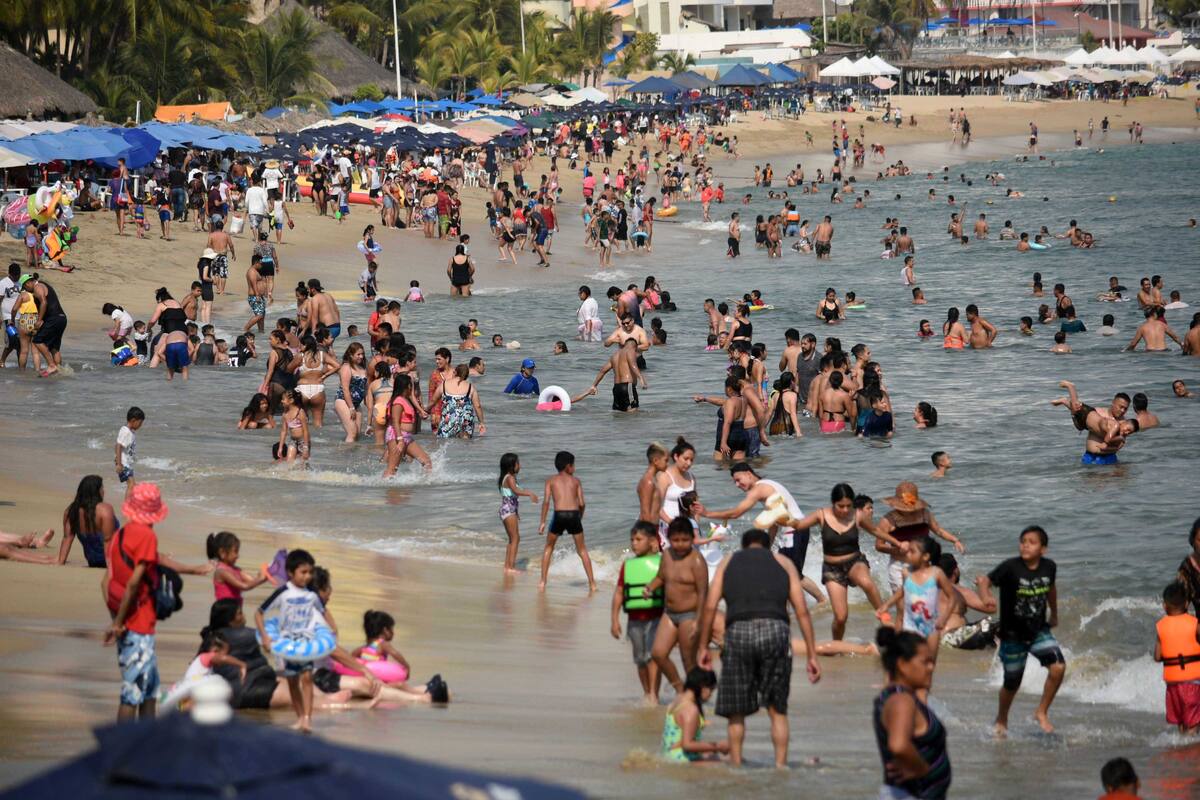 Miles llegan a Acapulco "a sacudirse el estrés"