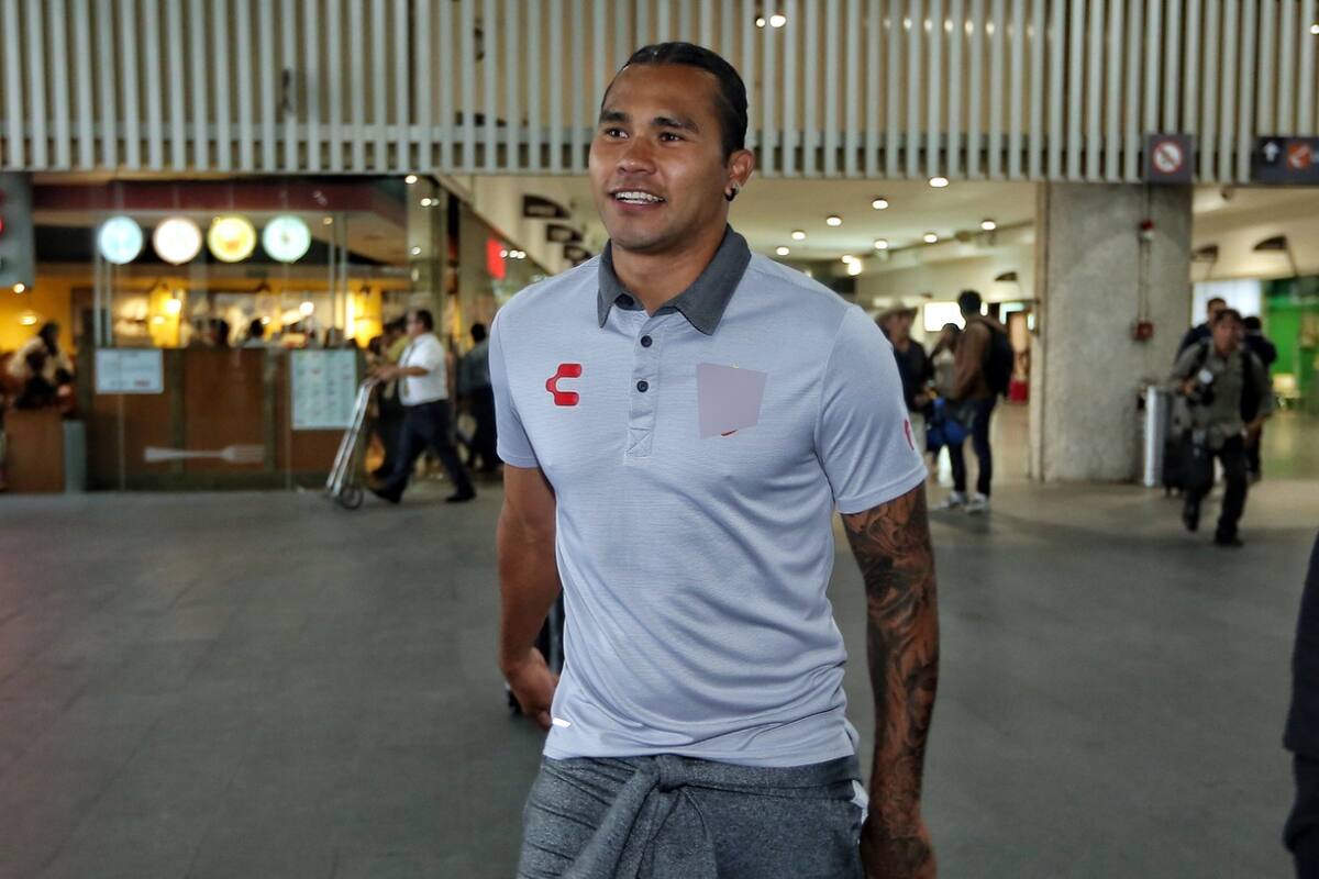 "Gullit" Peña firma con nuevo equipo para jugar en Estados Unidos