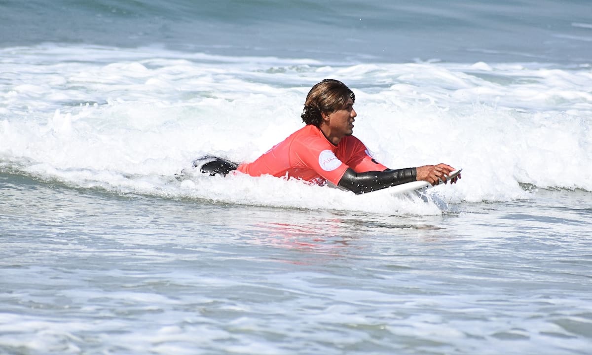Los surfistas buscarán conquistar las mejores olas para ejecutar maniobras espectaculares.