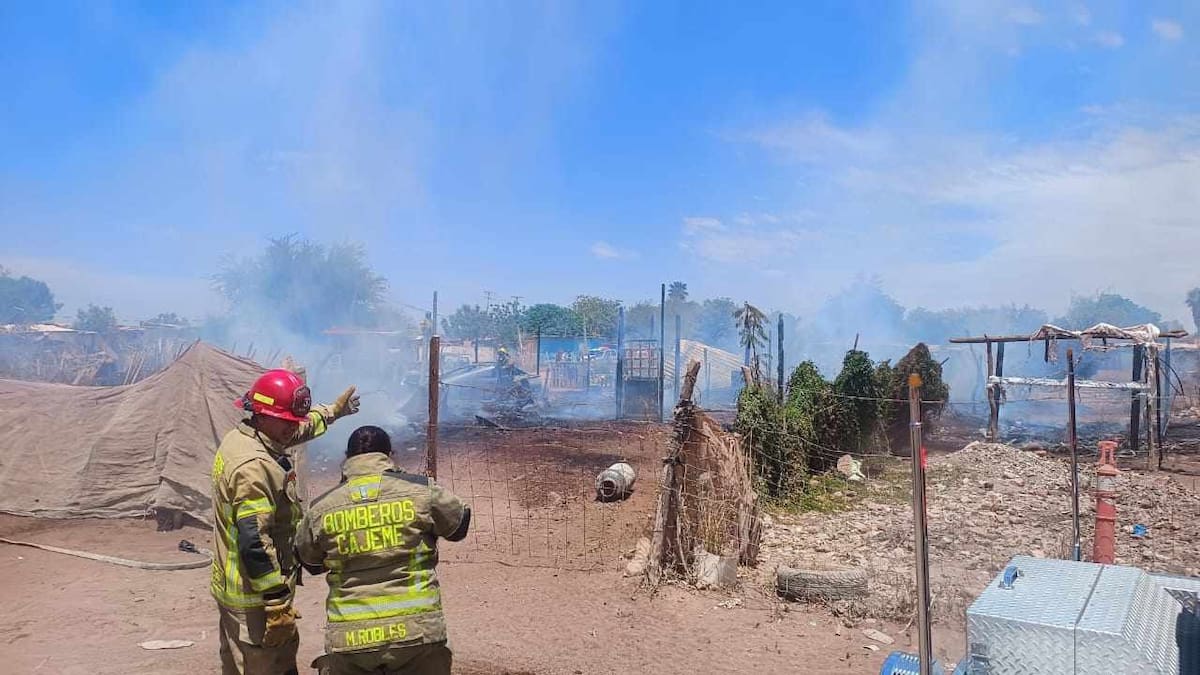 Fuego devora viviendas en invasión Kuraica; no hay heridos. FOTO: Grupo Healy