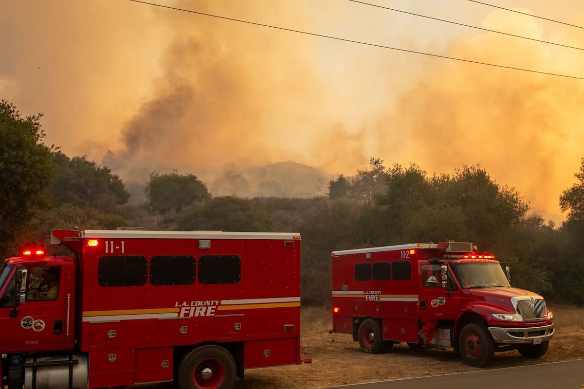 Incendio “Canyon” amenaza el norte de Los Ángeles: Miles evacuados en medio de condiciones extremas