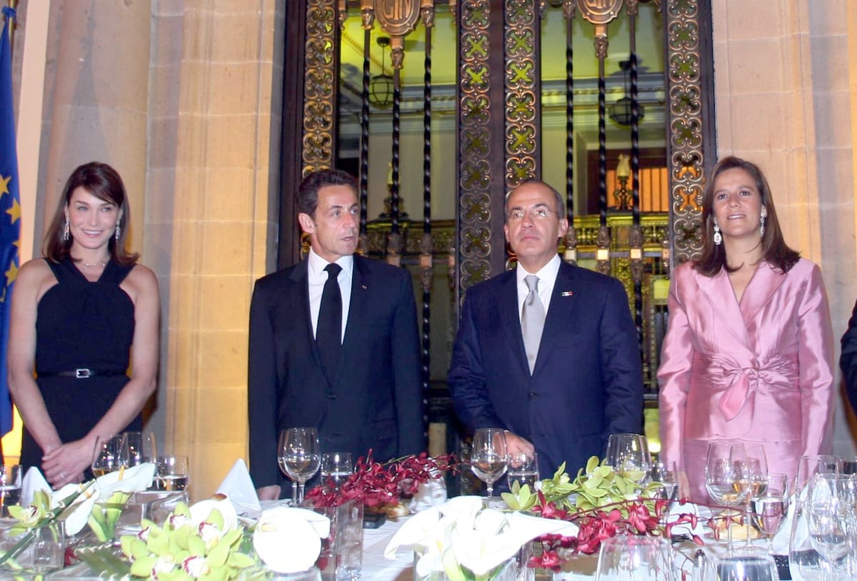 MDF90309121. El presidente Felipe Calderón y su esposa Margarita Zavala, en la cena que se ofrece en honor al Presiente de la Republica de Francia; Nicolás Sarkozy y su esposa Carla Bruni de Sarkozy, esta noche en Palacio Nacional de la ciudad de México.
NOTIMEX/FOTO/ALFREDO GUERRERO/FRE/POL/