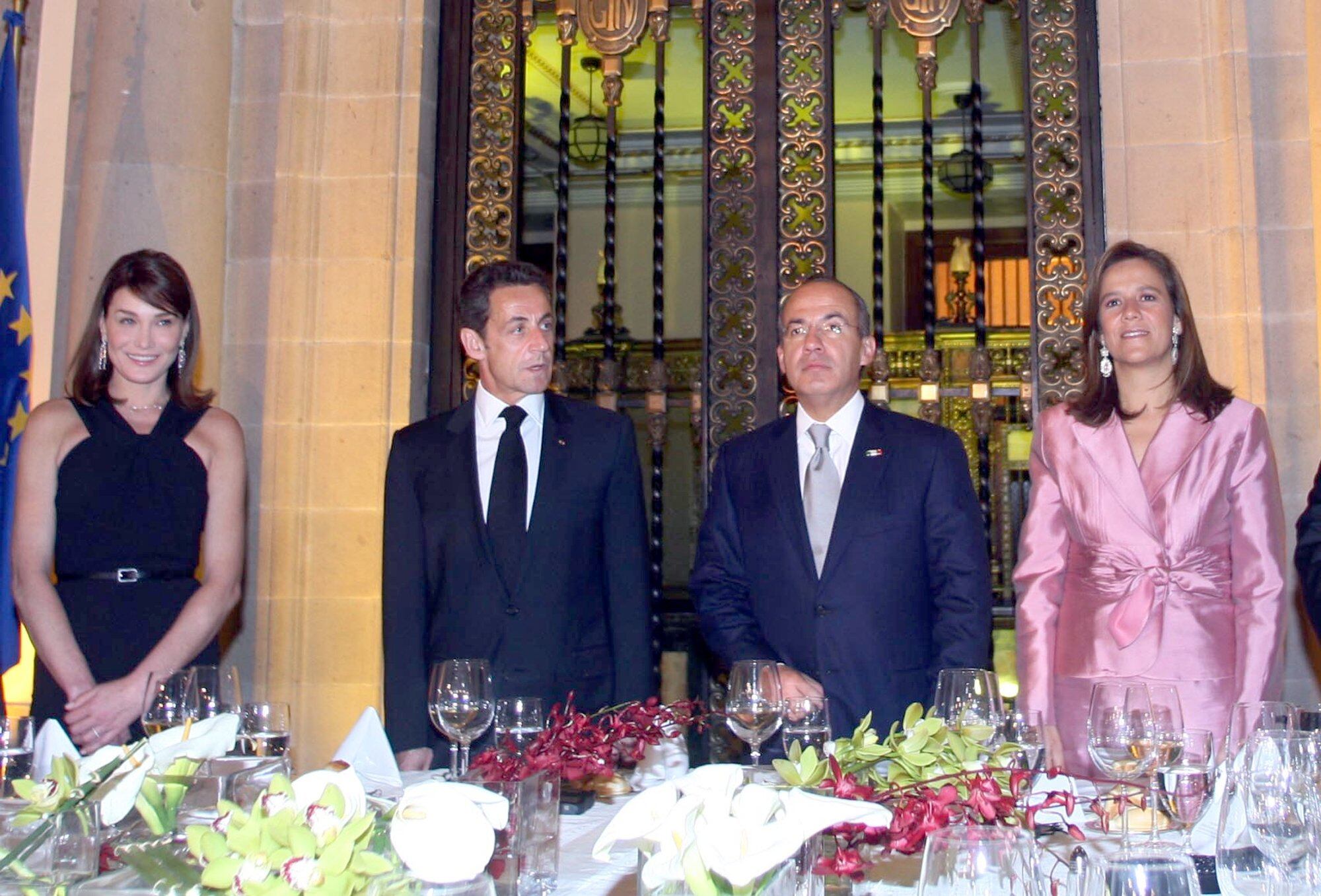MDF90309121. El presidente Felipe Calderón y su esposa Margarita Zavala, en la cena que se ofrece en honor al Presiente de la Republica de Francia; Nicolás Sarkozy y su esposa Carla Bruni de Sarkozy, esta noche en Palacio Nacional de la ciudad de México.NOTIMEX/FOTO/ALFREDO GUERRERO/FRE/POL/