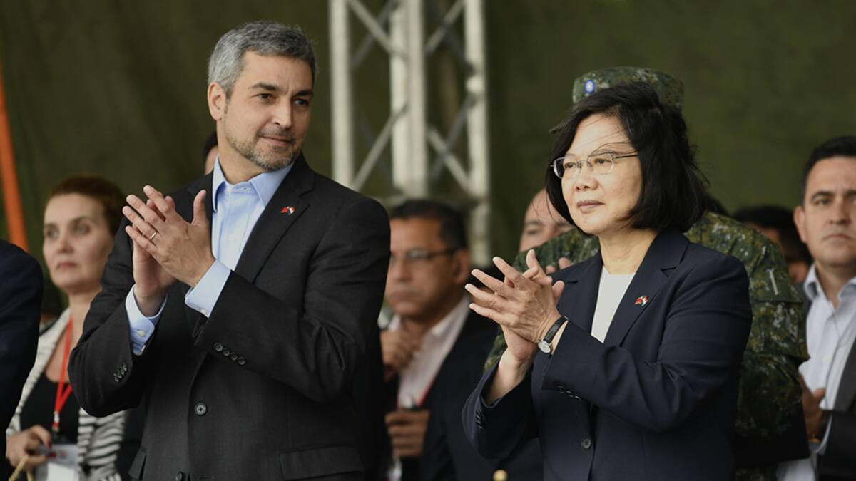 Taiwan's President Tsai Ing-wen (R) and visiting Paraguay President Mario Abdo Benitez clap during a military drill in Taoyuan on October 9, 2018. - The drills were held ahead of the island's National Day celebrations on October 10. (Photo by SAM YEH / AFP) (Photo credit should read SAM YEH/AFP via Getty Images)