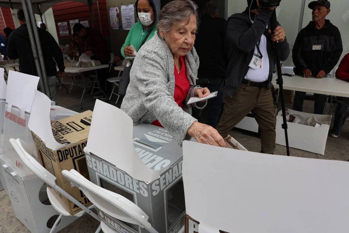 Alistan entrega de constancias