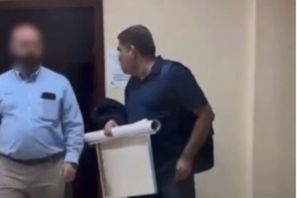 UABC destituye al profesor acusado de acoso; alumnos celebran su salida