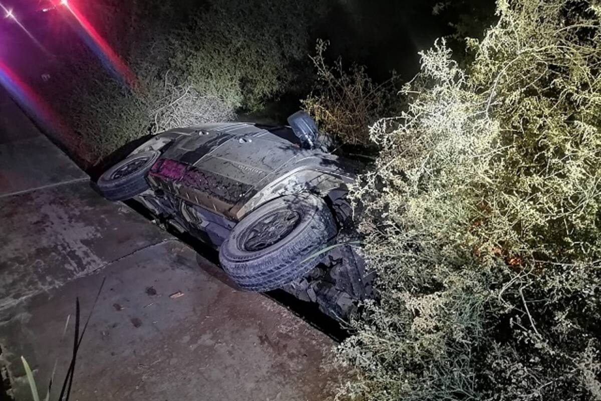 Automóvil cae a un canal al poniente de Mexicali