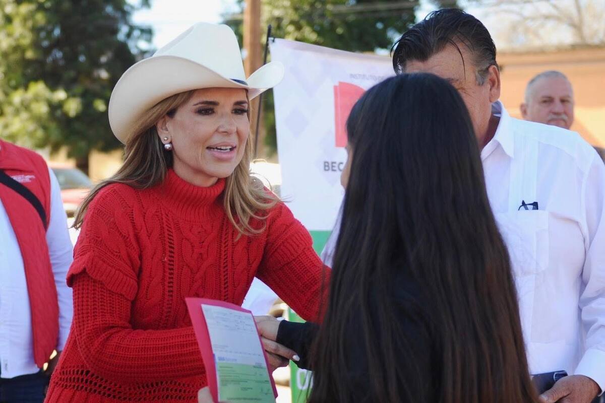 Entrega Gobernadora apoyos a familias de la Sierra sonorense