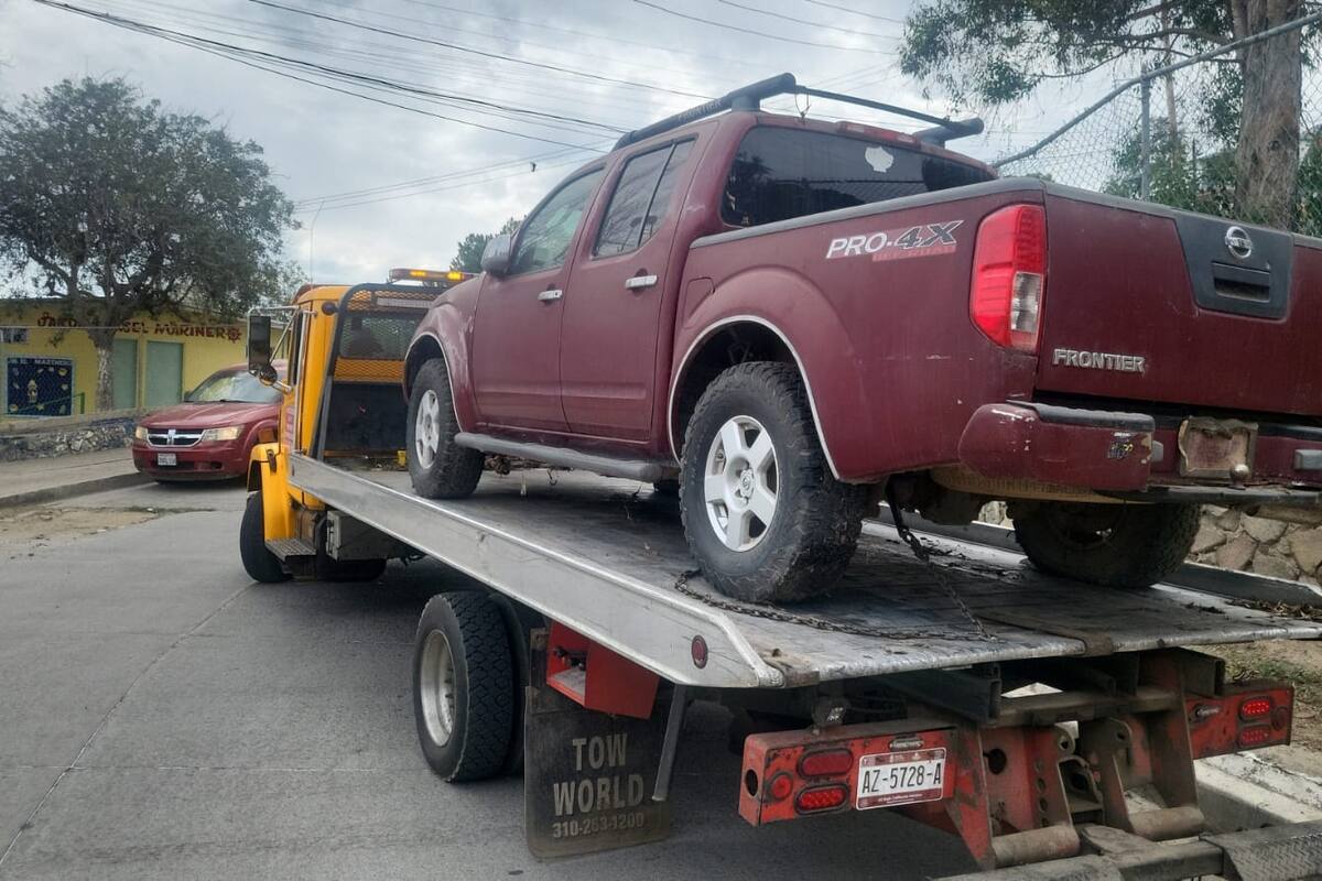 Regidores exigen retirar vehículos abandonados de la vía pública