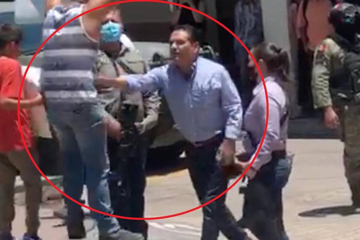 Empuja Silvano Aureoles a maestro que le reclamó visitar en helicóptero a Aguililla