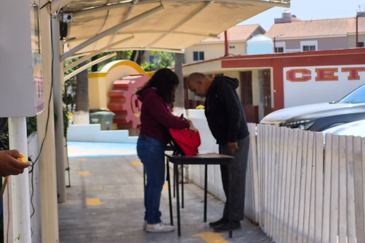 Vigilarán escuelas de Baja California por ola de amenazas